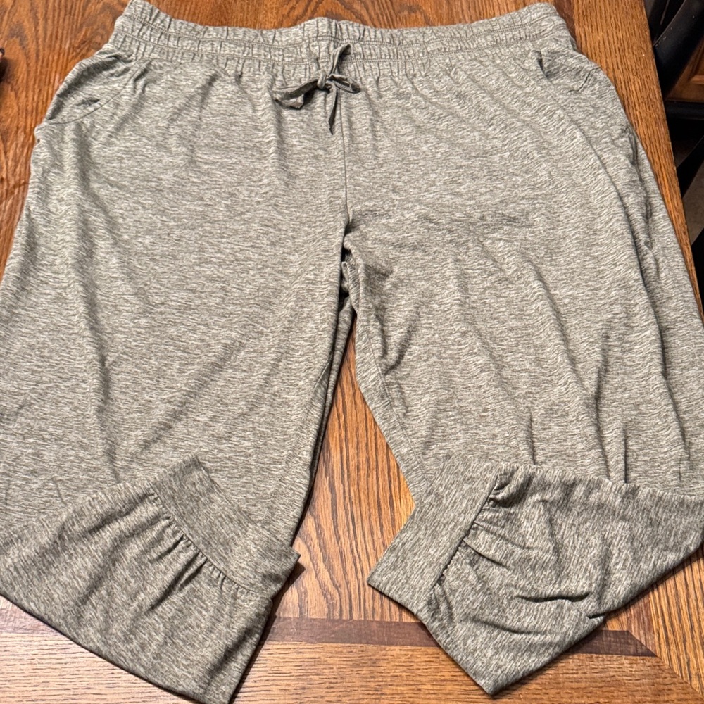 Zuda Women's Heather Gray Joggers